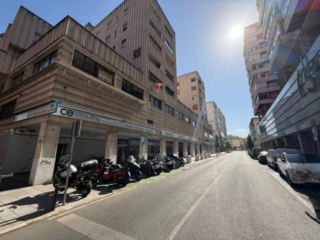 Local en entreplanta en Avenida Juan Carlos I de 250 metros cuadrados aproximadamente photo 0