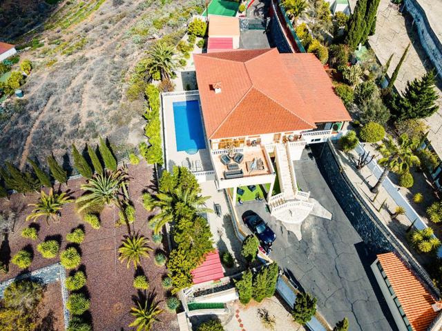 OPORTUNIDAD! GRAN CHALET FAMILIAR CON MUCHAS POSIBILIDADES EN TEJINA DE GUIA photo 0