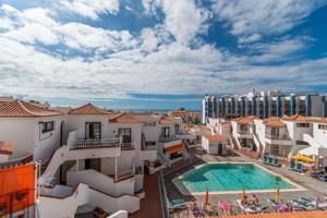 Apartamento de dos dormitorios con vistas al mar y cerca de centro comercial en Los Cristianos photo 0