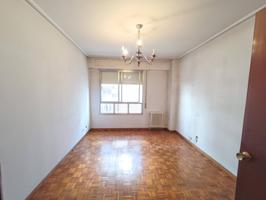 Piso en venta en Camelias-Pi y Margall(36211) photo 0