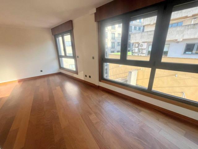 Piso céntrico con garaje y bodega photo 0