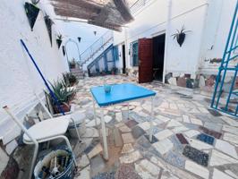 CASA EN ZONA TRANQUILA A LA VENTA photo 0