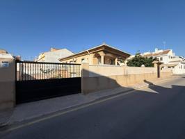 Chalet unifamiliar en venta en Núcleo photo 0