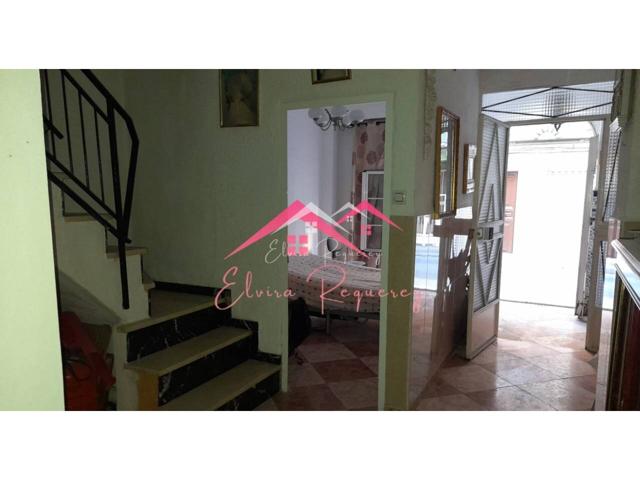 Se vende casa a 5 minutos del centro de Lucena photo 0