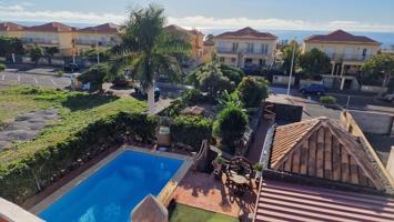 Villa En venta en Adeje photo 0