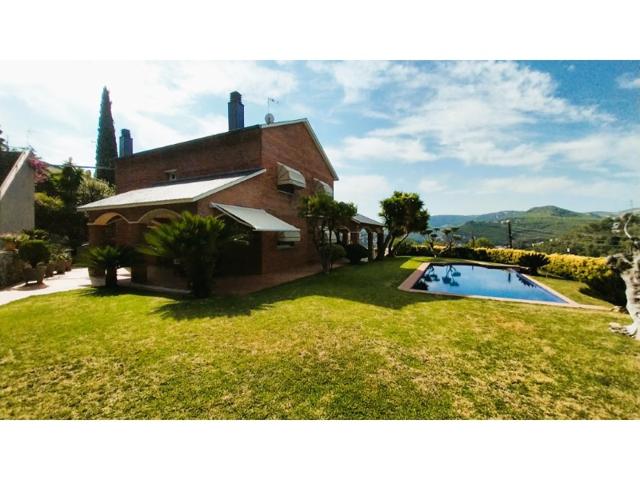 Casa En venta en Vallirana photo 0