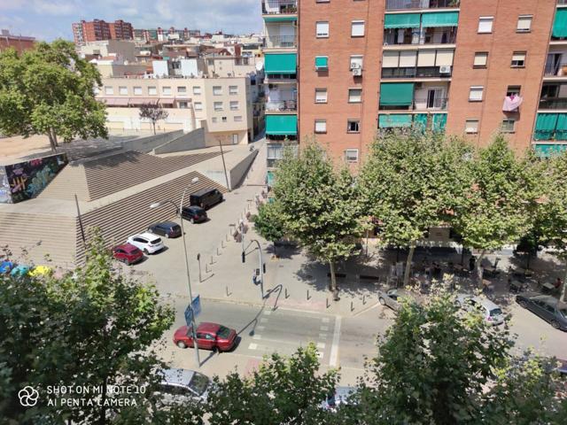 Venta de un piso en Badalona, en la zona de Llefià-Artigues photo 0