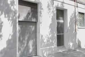 Local comercial en zona residencial 2 niveles + salida de humos photo 0