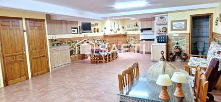 IMPRESIONANTE CASA A LA VENTA EN VILLENA DE 455M² SIN COMISION. photo 0