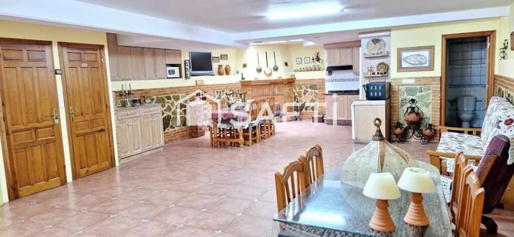 IMPRESIONANTE CASA A LA VENTA EN VILLENA DE 455M² SIN COMISION. photo 0