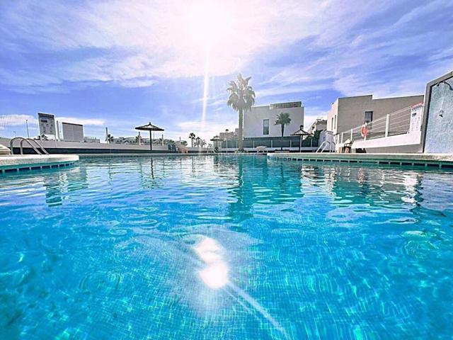 Vivienda reformada con terrazas, solárium y piscina comunitaria photo 0