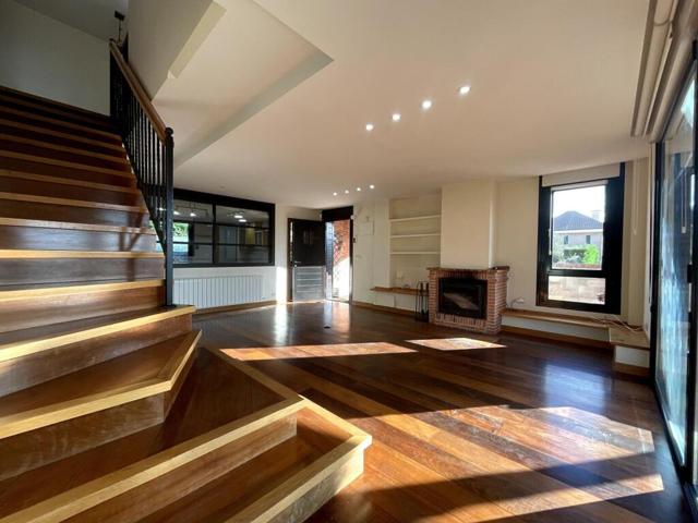 Exclusivo chalet con vistas panorámicas al mar, a solo 5 minutos de la playa de Gijón photo 0