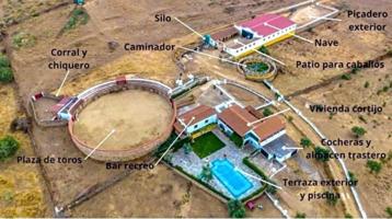 Venta de finca con gran vivienda y Plaza de toros, Badajoz (Extremadura) photo 0