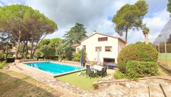 CASA CON 2 VIVIENDAS INDEPENDIENTES, CON PISCINA Y CAMPO DE FUTBOL PRIVADOS. photo 0