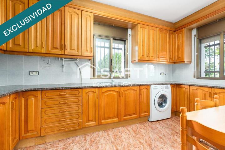 Casa a cuatro vientos con pista de tenis privada. photo 0