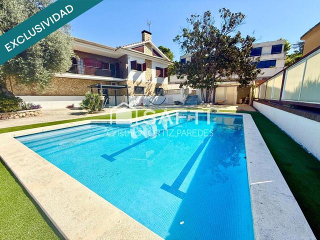 Chalet exclusivo en Tiana con piscina privada. photo 0