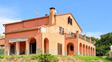 GRAN CASA ESTILO MASÍA-VILLA CATALANA CON DOS VIVIENDAS INDEPENDIENTES photo 0