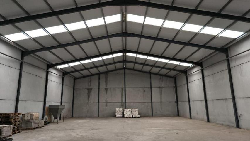 NAVE PRACTICAMENTE NUEVA EN SITUACION INMEJORABLE. photo 0