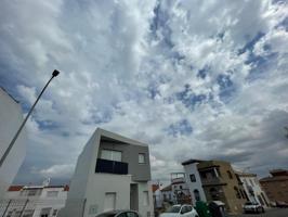 PRECIOSA VIVIENDA UNIFAMILIAR CON PISCINA Y TERRAZA PRIVADA PRACTICAMENTE A ESTRENAR photo 0