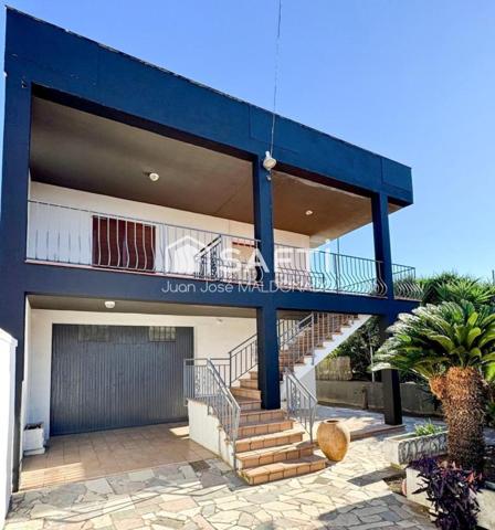 Chalet amplio con jardín y vistas en zona tranquila photo 0