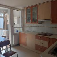 CÓMODO PISO CERCA DEL CENTRO Y OTROS LUGARES DE INTERÉS photo 0