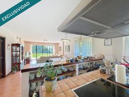 Venta de casa de una sola planta con finca a 3 km de Bertamiráns y 10km a Santiago de Compostela photo 0