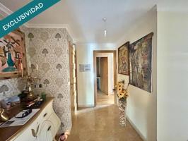 Luminoso piso de 129m2 junto al paseo fluvial do río Pontiñas, a pocos metros del ayuntamiento y del centro comercial. Amplio, funcional y con garaje incluido. photo 0