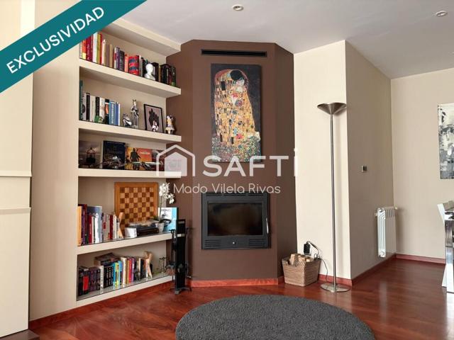 Dúplex en Área Central, zona en plena revalorización, con todos los servicios a pie de calle y excelentes conexiones al centro de Santiago. photo 0