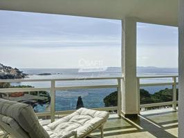 Apartamento de lujo de dos dormitorios con vistas al mar y plaza de aparcamiento. photo 0