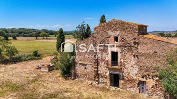 Imponente Masía Catalana para Reformar con Terreno y Vistas en Venta en Casavells photo 0