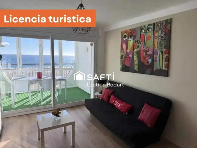 Magnífico apartamento renovado en primera línea de mar con licencia turística. photo 0