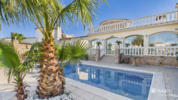 Casa de 3 habitaciones, amarre, piscina y garaje. photo 0