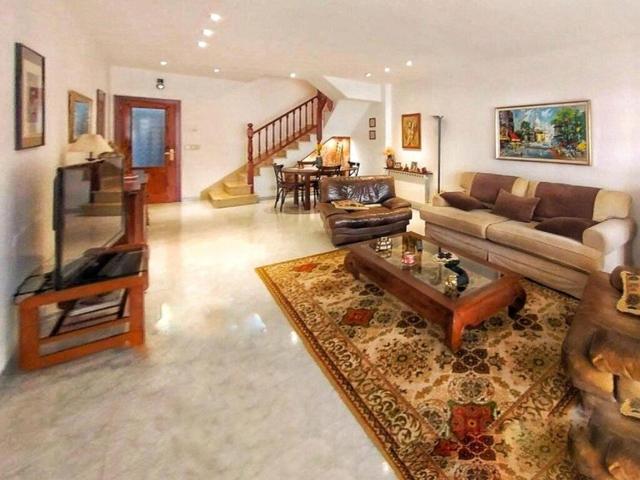 Chalet adosado de 6 habitaciones en Salt photo 0