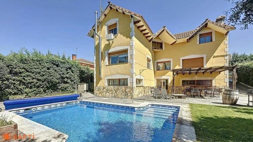 Casa de 4 habitaciones, piscina, bodega, garaje photo 0