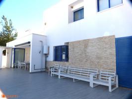 Gran villa luminosa de 4 dormitorios con piscina. photo 0