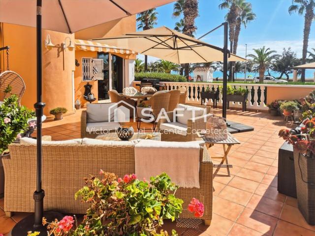 Adosado con terraza de 66m. En primerísima línea. photo 0