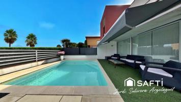 ¡CHALET FAMILIAR CON LUZ NATURAL, EFICIENCIA ENERGÉTICA Y PISCINA EN BANYOLES! photo 0