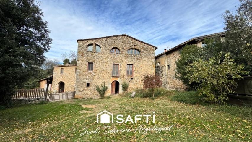 UNA FINCA ÚNICA EN LA GARROTXA CON UN POTENCIAL INIGUALABLE photo 0