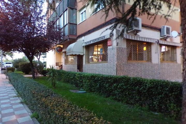 Venta dos locales .Bar- cafetería en funcionamiento, con clientela suficiente para pagar las letras y local almacén en el mismo precio. photo 0