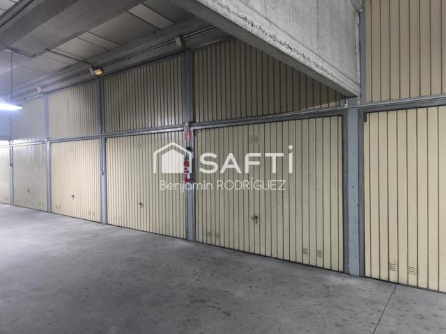 ¡A LA VENTA! Garaje Cerrado - Frente a las Piscinas Municipales photo 0