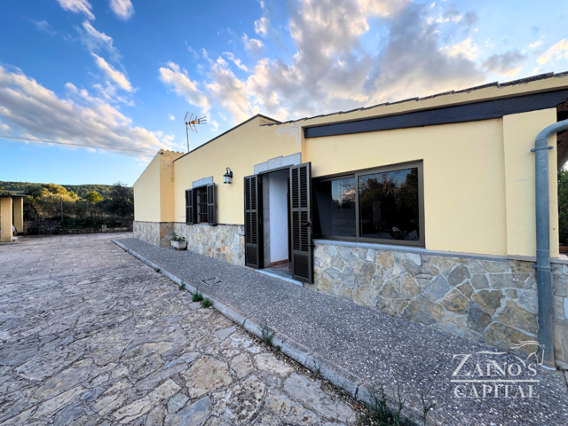 Villa En venta en Santa Eugènia photo 0