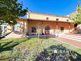 Masía única con proyecto de rehabilitación y licencias vigentes en el centro de Canyelles photo 0