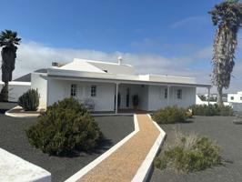 VENTA DE CHALET EN SAN BARTOLOME - EL ISLOTE photo 0