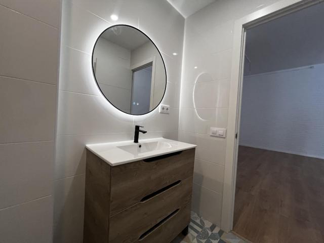 Local En venta en L'Hospitalet de Llobregat photo 0