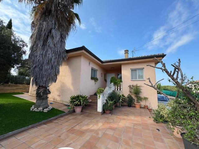 Tu refugio soñado: casa con piscina en medio de la naturaleza. photo 0