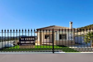 Villa en Fortuna photo 0