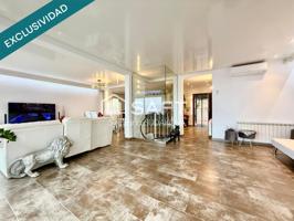 &quot;Descubre el hogar de tus sueños en esta acogedora casa, donde cada rincón refleja calidez y estilo. Ubicada en un vecindario tranquilo, ofrece amplios espacios, luminosidad natural y un hermoso jardín. Ideal para crear recuerdos inolvidables. No pier photo 0