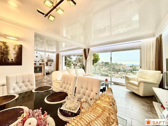 Chalet con vistas al mar y la piscina particular. photo 0