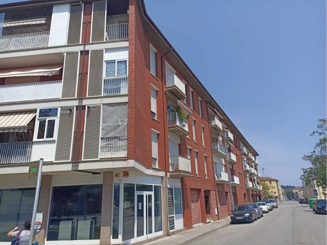 Piso en venta en Olot Zona Pequin - Carrefour photo 0