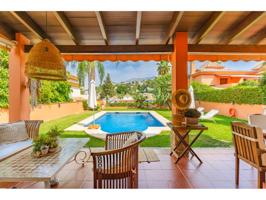 Villa mediterránea con estudio independiente, parcela adicional y un encanto andaluz único. photo 0